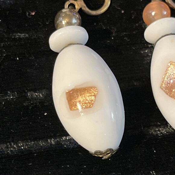 Vintage Cased Milk Glass Gold Accent Dangle Drop Screw Back Earrings Japan - Picture 2 of 7